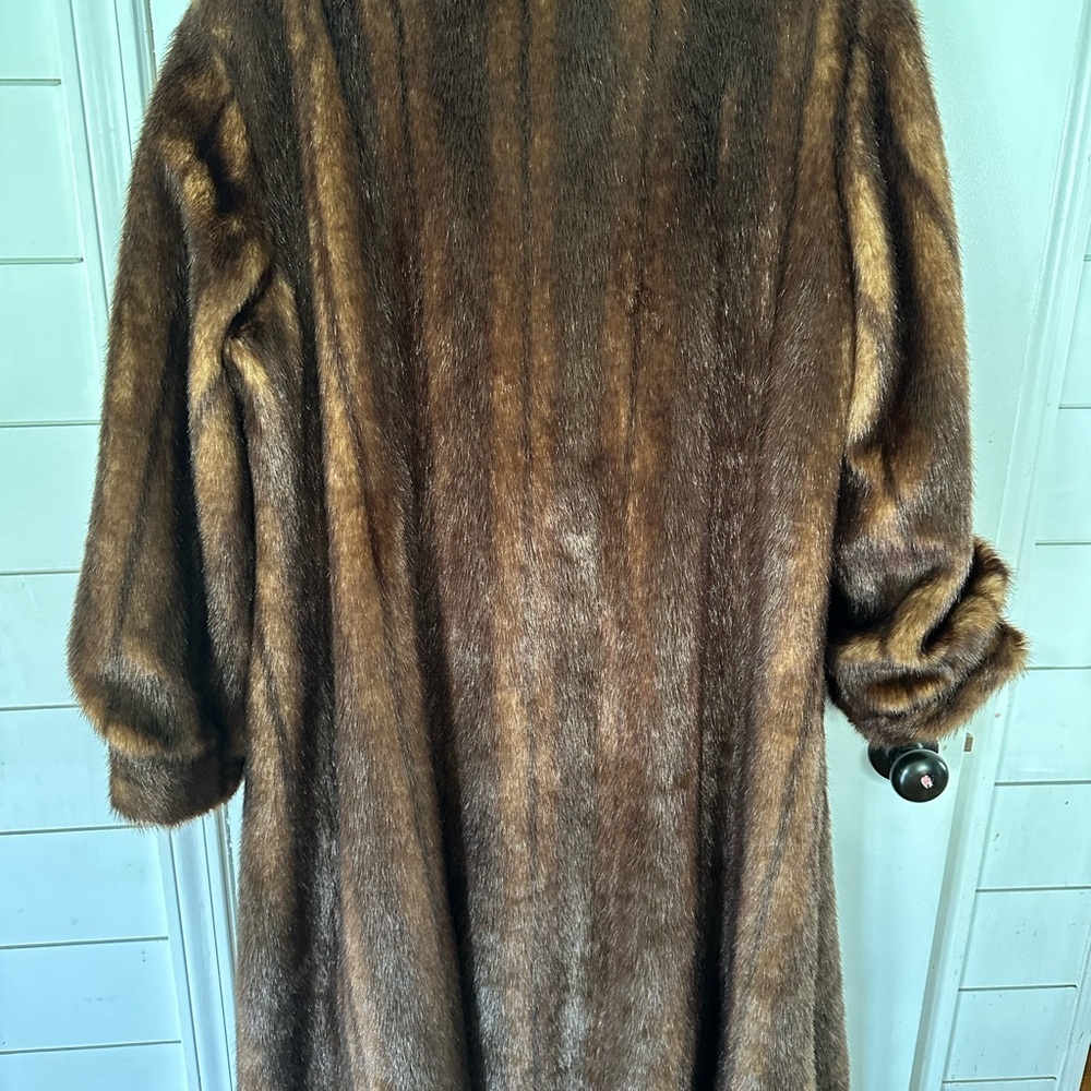 Pamela McCoy Full-Length Brown faux Fur Coat - Picture 10 of 10